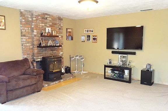 4th image of 5962 Jeanine Dr