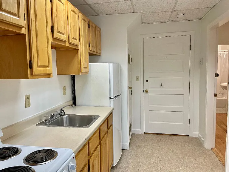 1077 Beacon St #B1 — Photo 8