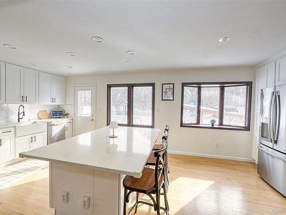 4th image of 219 Pond Road