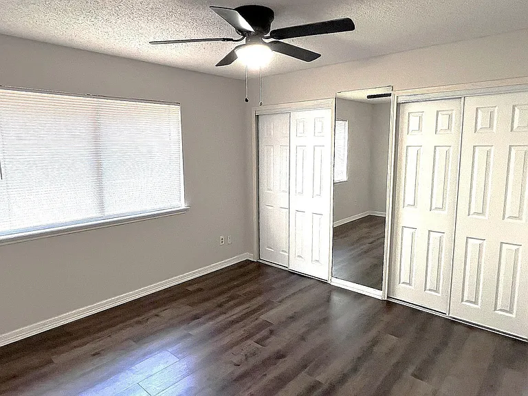15811 Beechnut St — Photo 13