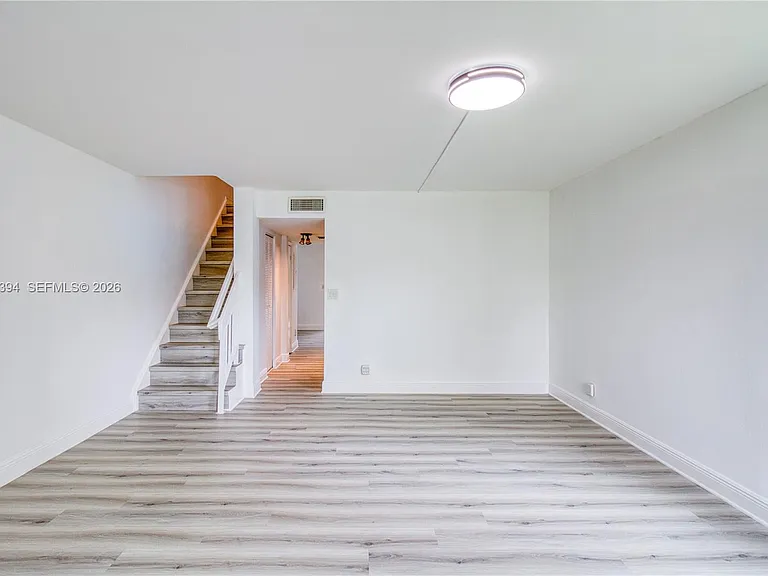 5259 SW 40th Ave #26 — Photo 5