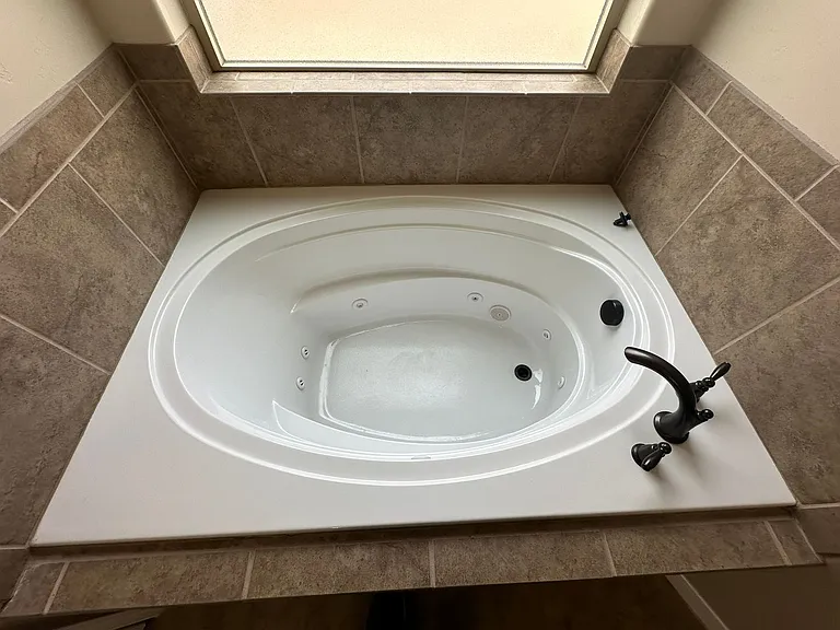 1815 Amber Dr — Photo 11
