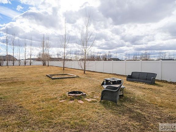 3rd image of 3836 E 120 N