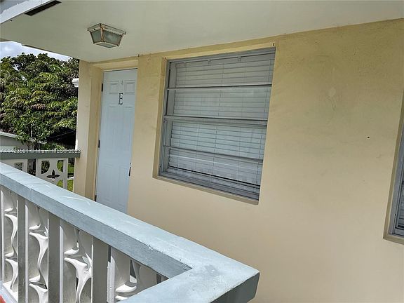 5th image of 604 NE 29th Dr