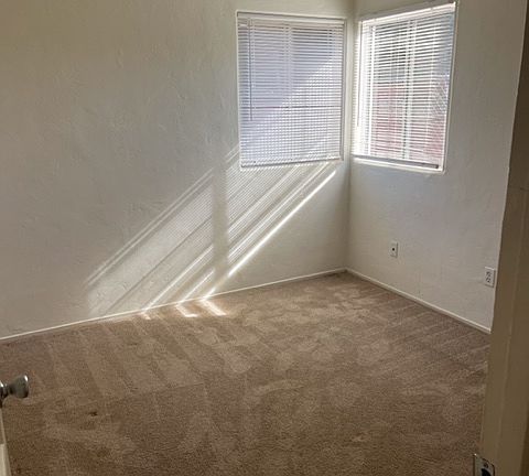 4th image of 4105 Ingraham St #4105