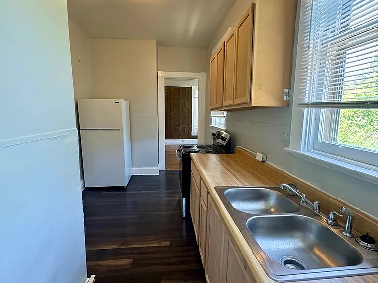 2860 Harrison Ave — Photo 15