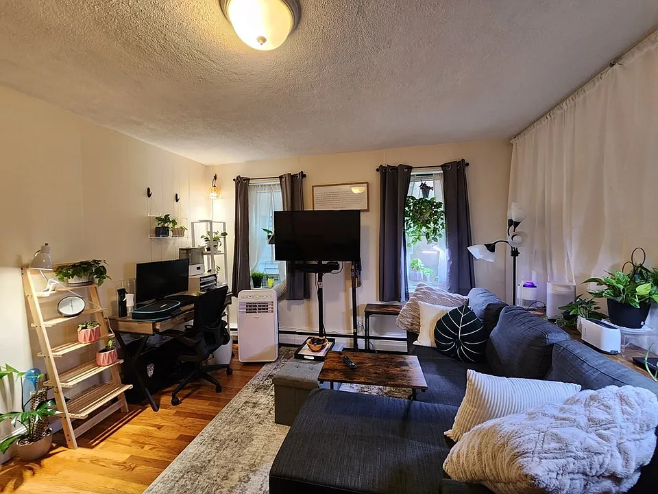 7 Aberdeen St #4