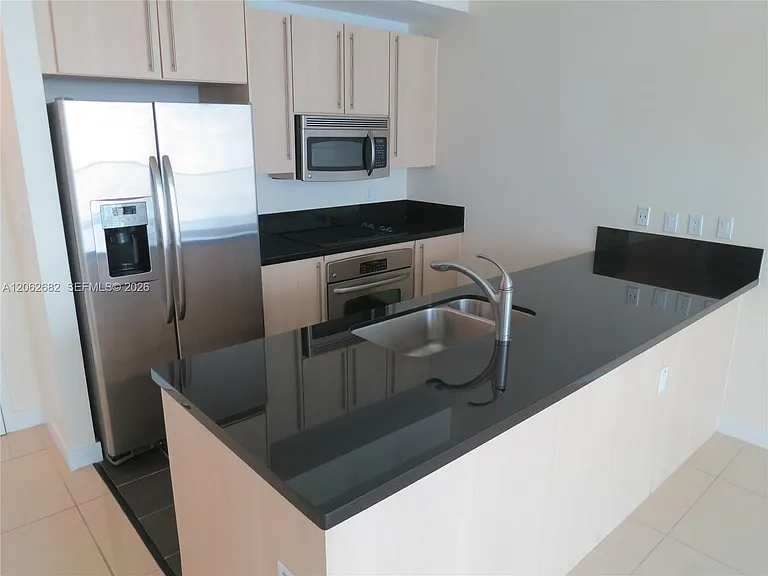 1111 SW 1st Ave #1024 — Photo 3