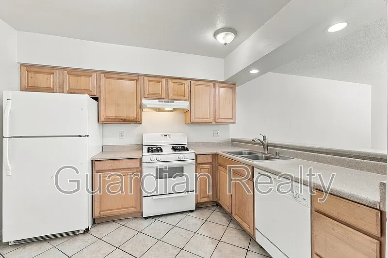 2 bed, 1.0 bath, 902 sqft, $1,220 — Photo 4