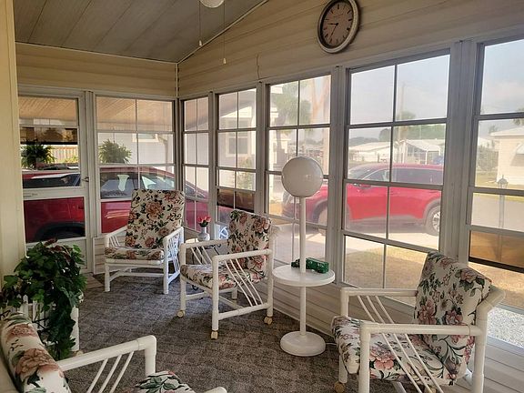 2nd image of 128 King Dr