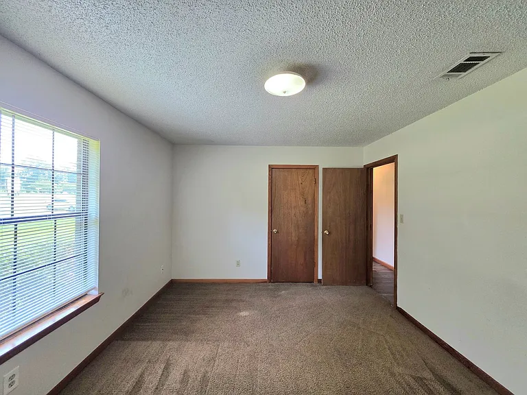 733 Neal Rd — Photo 11