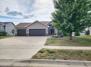 976 Mallard Ln, Belle Plaine, MN 56011