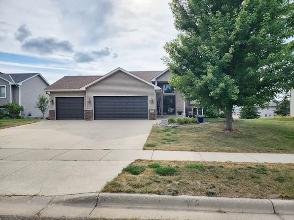 976 Mallard Ln, Belle Plaine, MN 56011