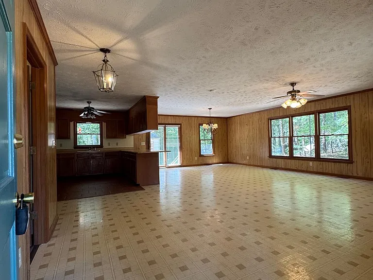 573 Ellis Rd — Photo 14