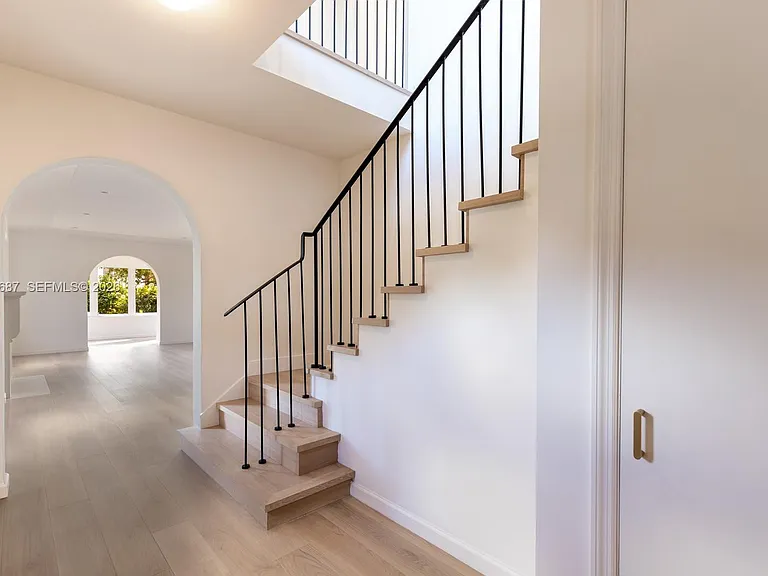 2850 Sheridan Ave — Photo 4