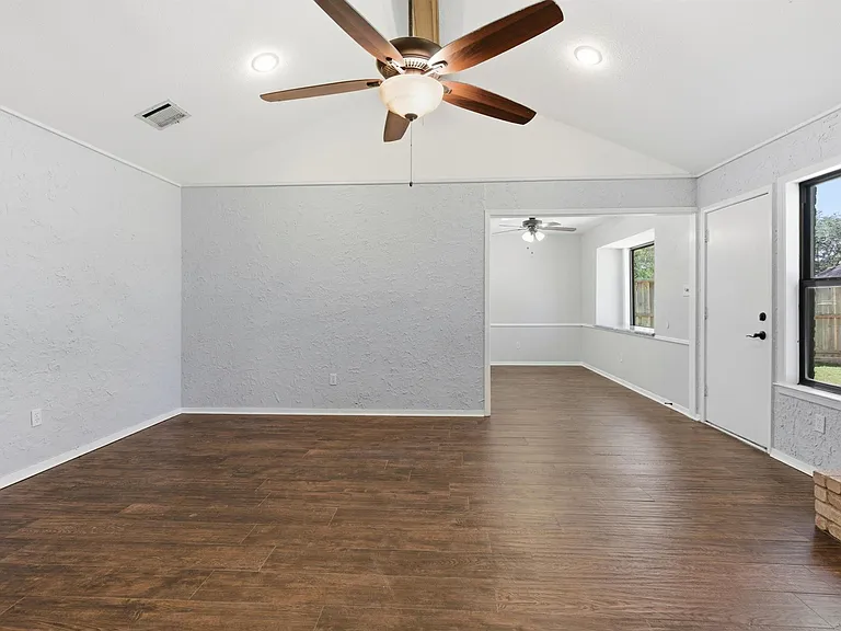 3721 Avenue R — Photo 11