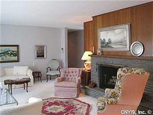 5th image of 8 Thornwood Ln