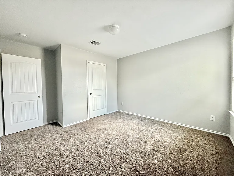 251 Cyrus St — Photo 32