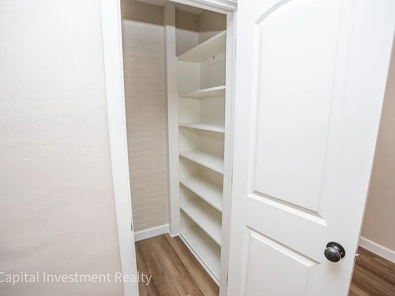 1120 E McCarty St — Photo 10