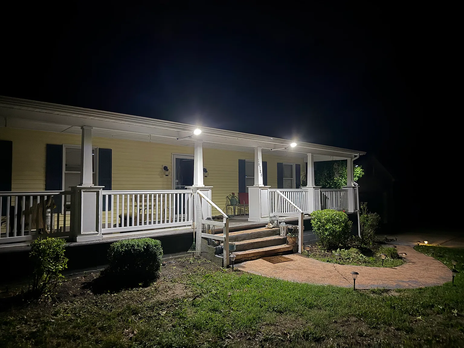 3 bed, 2.5 bath, 2128 sqft, $2,200 — Photo 2