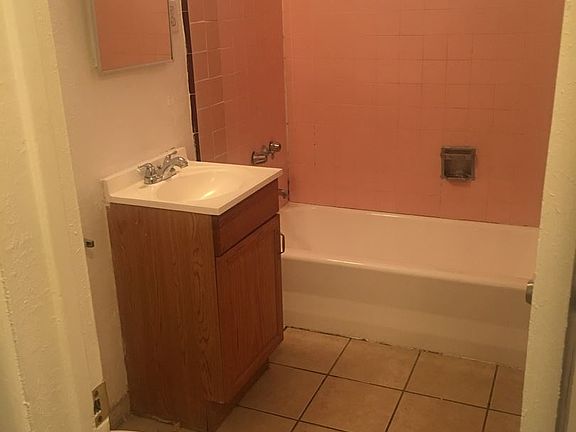4th image of 15325 Center St