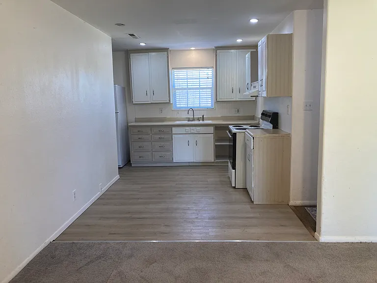 205 Wright Ln — Photo 8