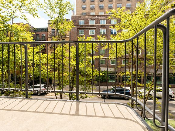 2nd image of 201 E 12th St APT 211