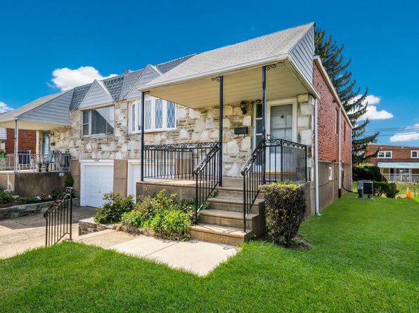 9750 Chapelcroft St, Philadelphia, PA 19115