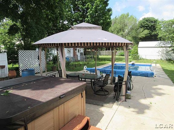 2nd image of 305 N Maiden Ln