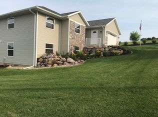 1721 Pleasant View Dr, Baraboo, WI 53913