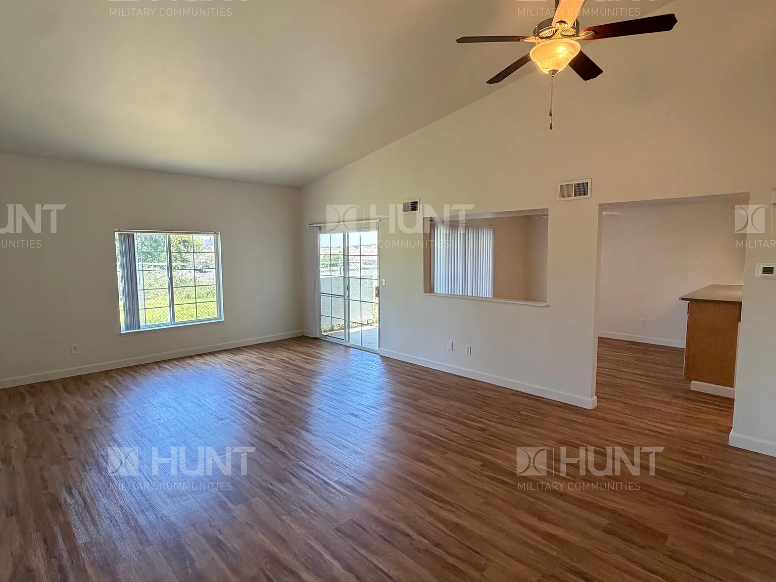 3 bed, 2.5 bath, 1800 sqft, $4,488 — Photo 2