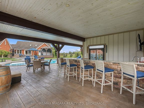 4th image of 551 Darby Rd