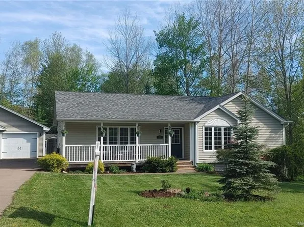 16 Woodworth St, Coverdale, NB E1J 1L3