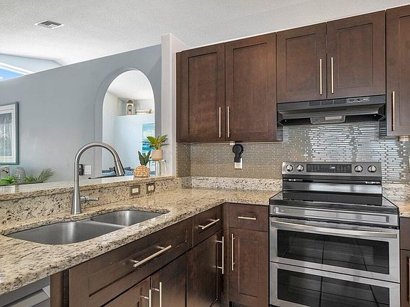 5th image of 3639 Newport Avenue