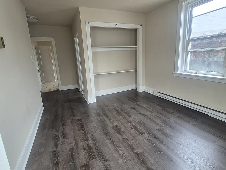 Kings Manor Apartments — Photo 10
