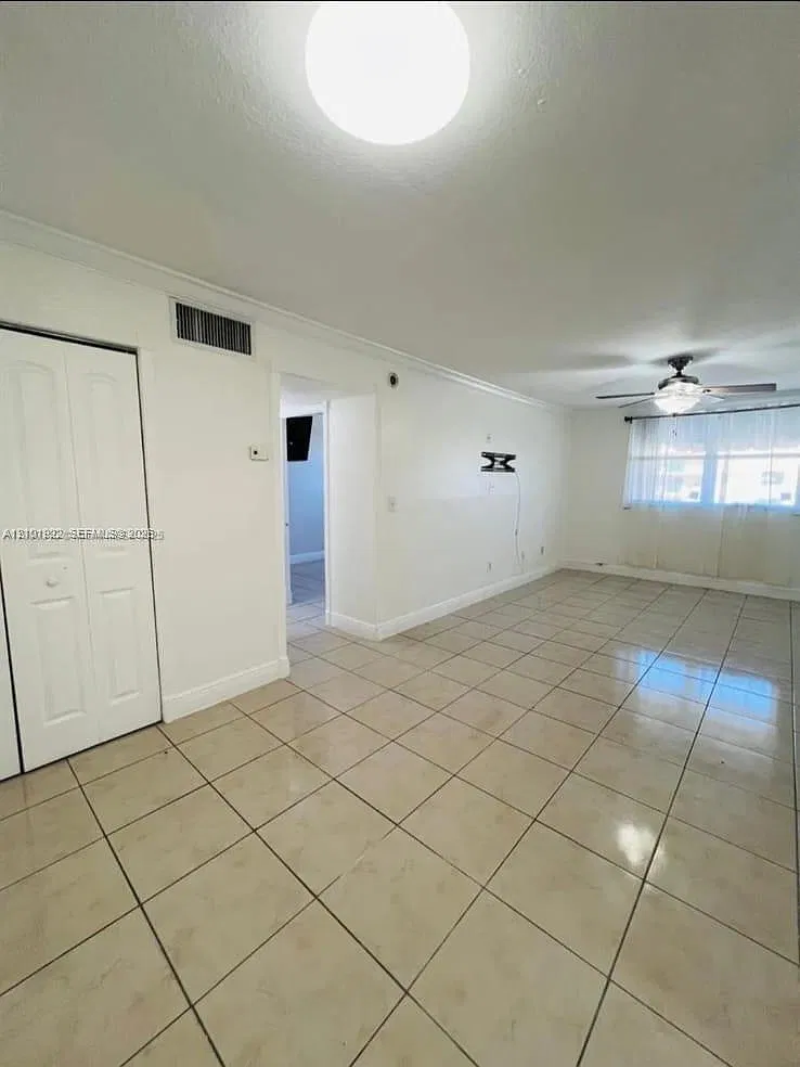 Las Estrellas Condo — Photo 1