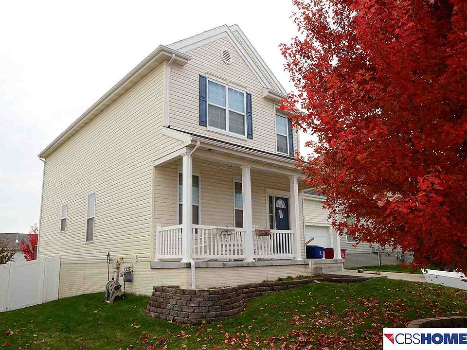 1st image of 811 Stony Point Dr