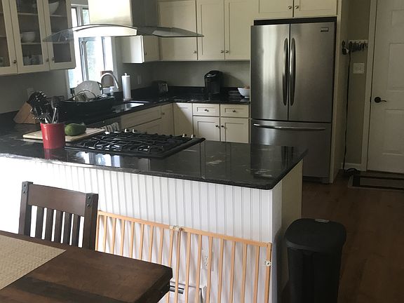 4th image of 8 Mystic Ln