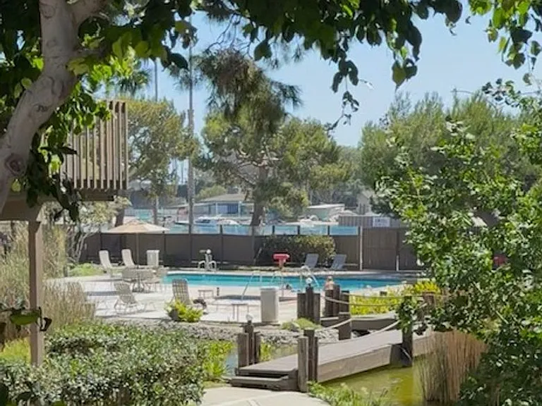 7334 Marina Pacifica Dr N — Photo 18
