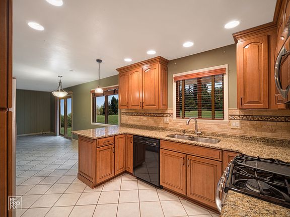 4th image of 172 Braintree Dr