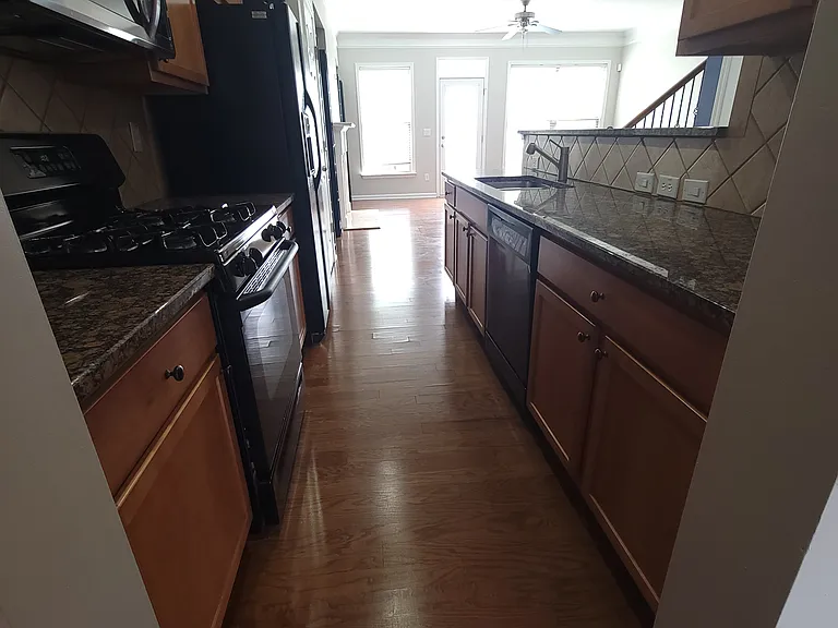 817 Charles Bank Ave SE #817 — Photo 4