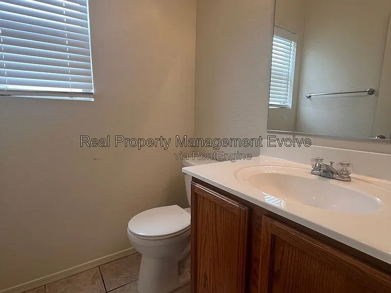 9503 N 82nd Ln — Photo 27