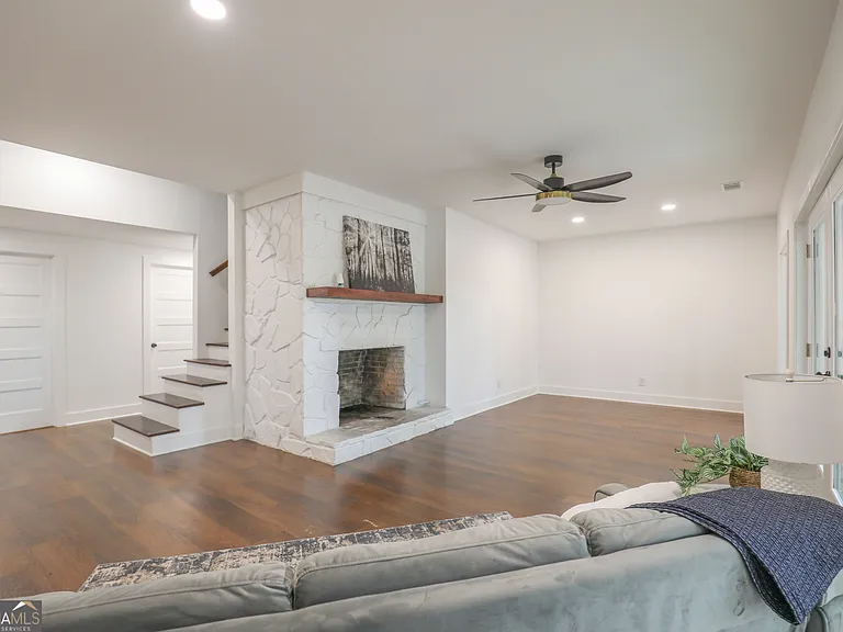 212 Southland Dr — Photo 18