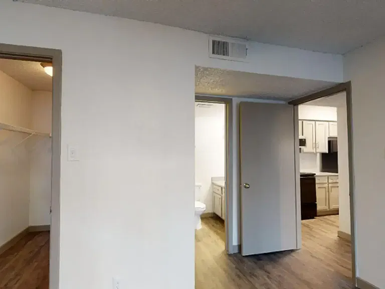 The Larsen Apartments — Photo 11