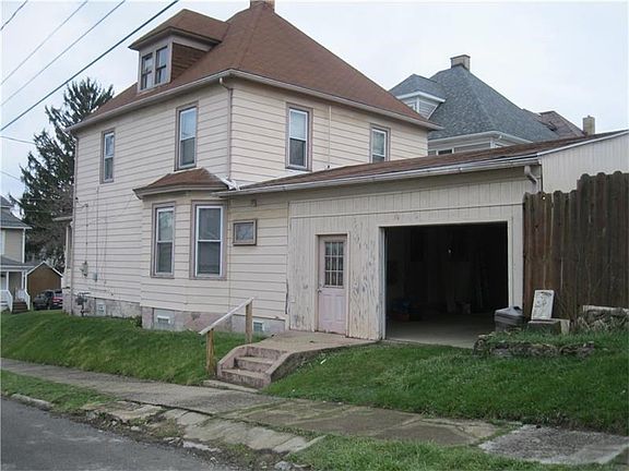 Side view with 1 car attached garage used for storage.