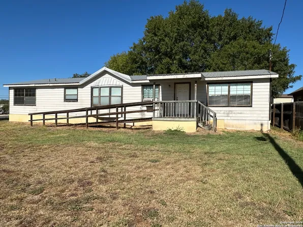 101 LORENZ, Stockdale, TX 78160