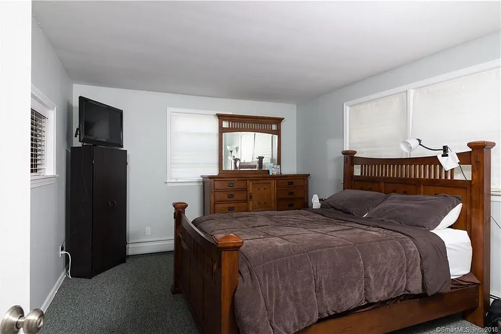 2 bed, 1000 sqft, $2,200 — Photo 2
