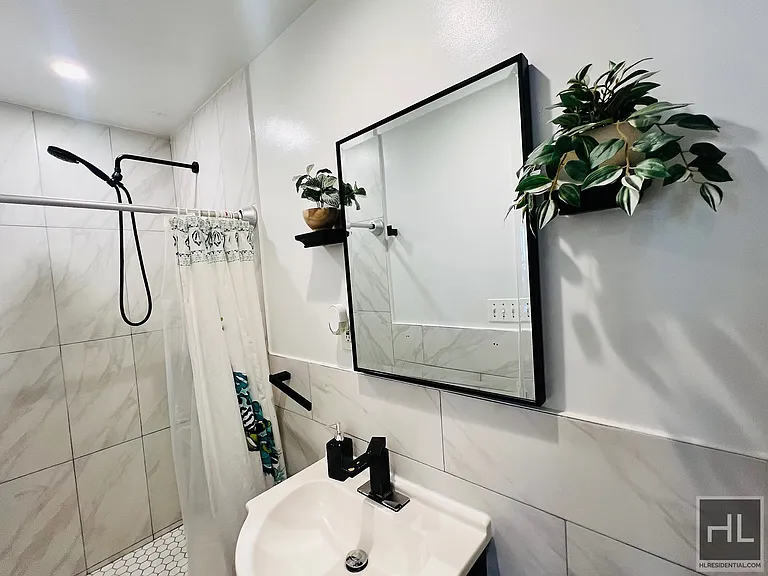 886 Hancock St #3F — Photo 4