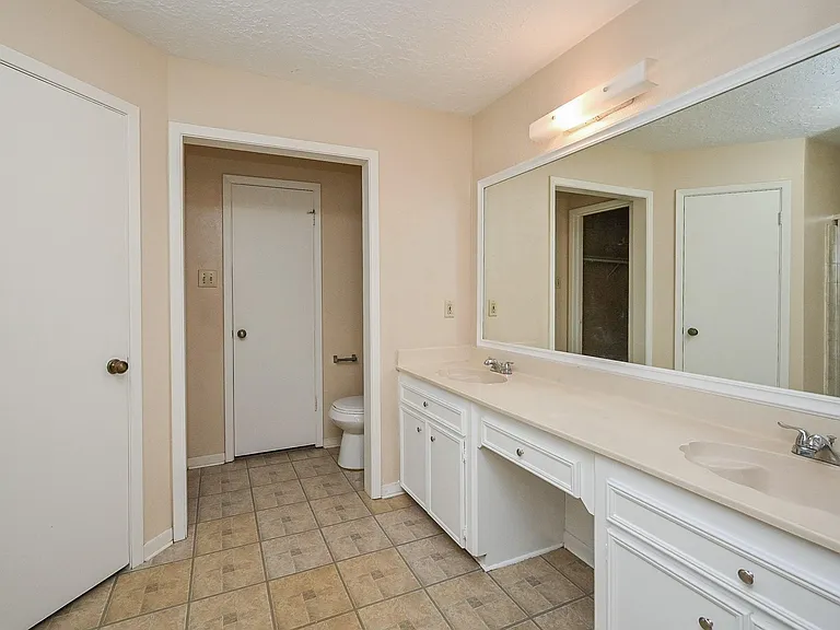 7918 Chancel Dr — Photo 15