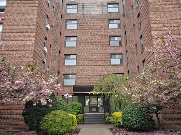 2229 Knapp Street image 1 of 31